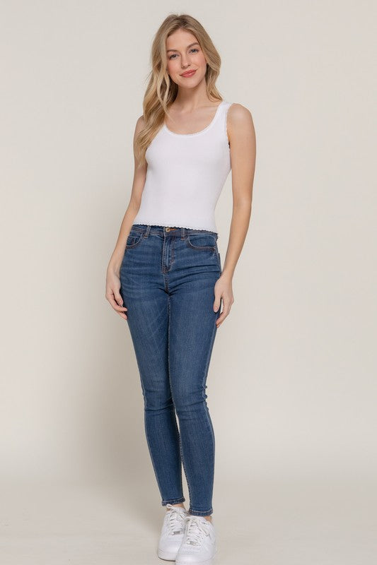White Sleeveless Scallop Edge Detail Spring Knit Top
