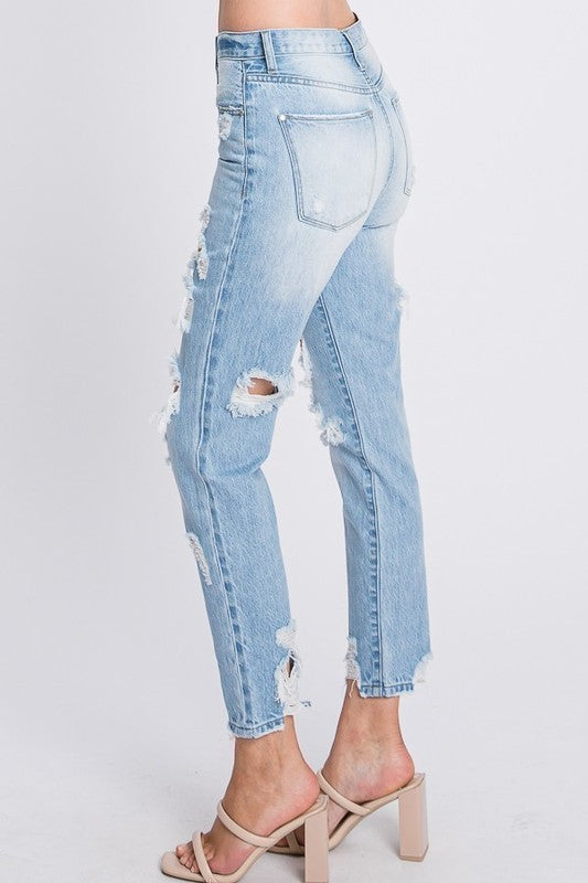 Distressed High-Waisted Rigid Mom Jeans – Retro-Inspired with a Comfortable Fit