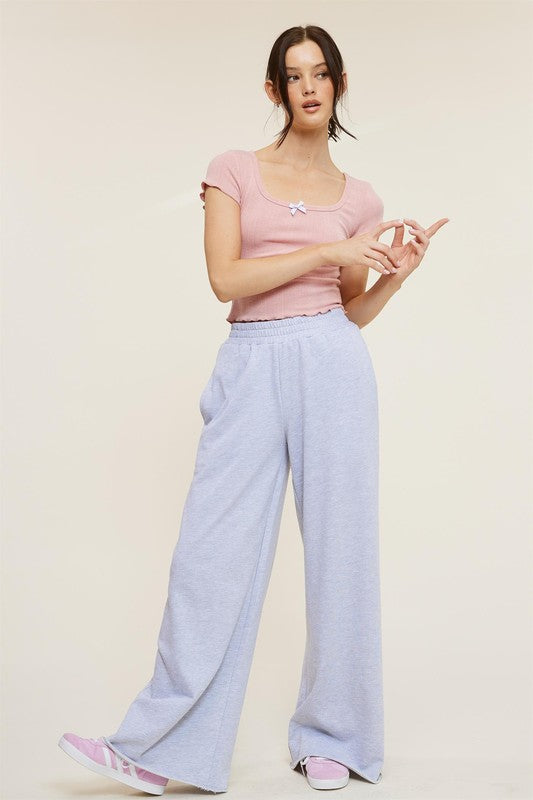 High-Waisted Grey Wide-Leg Sweatpants – Elastic Waistband, Raw Edge Hem for Casual Comfort (Copy)