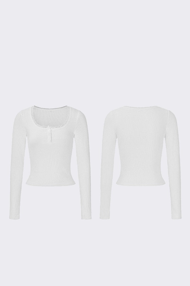 Ribbed Long-Sleeve Top with Lace Trim Neckline and Button Accents – Casual Elegance in Every Detail